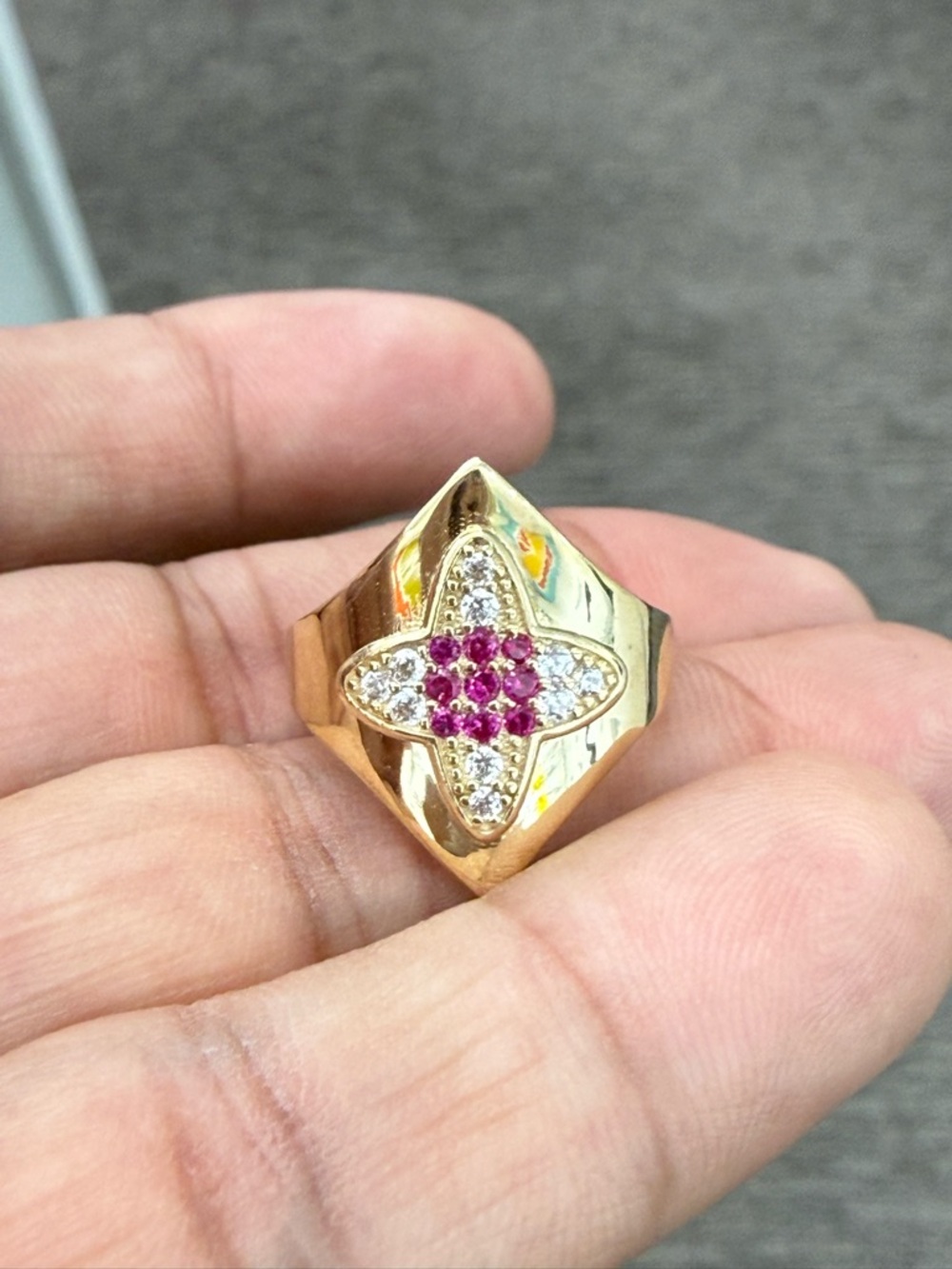 10 Kt Real Gold Women’s Ring size 7 - Picture 3 of 8